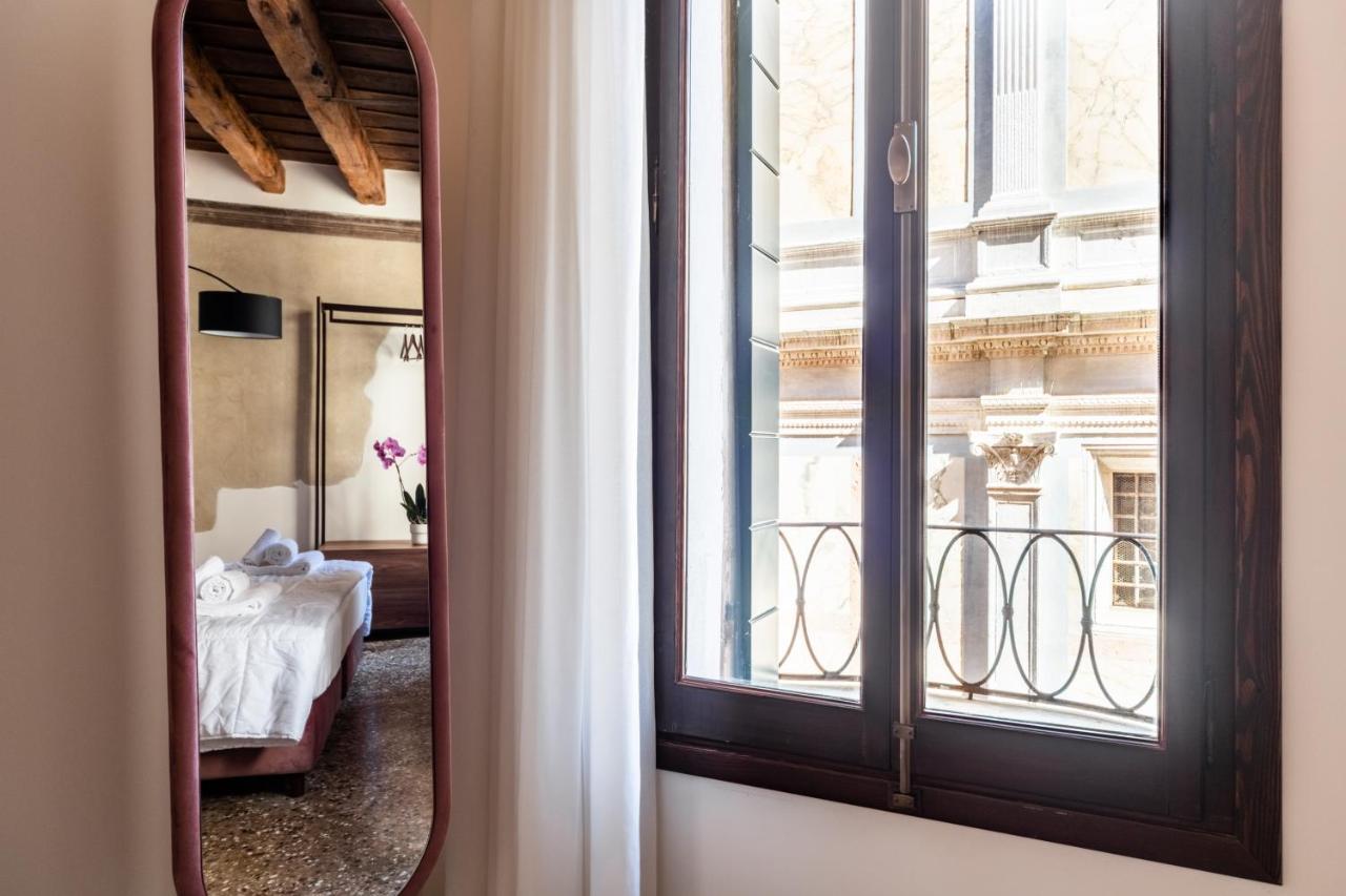 Palazzo Miracoli Apartments Венеція Екстер'єр фото