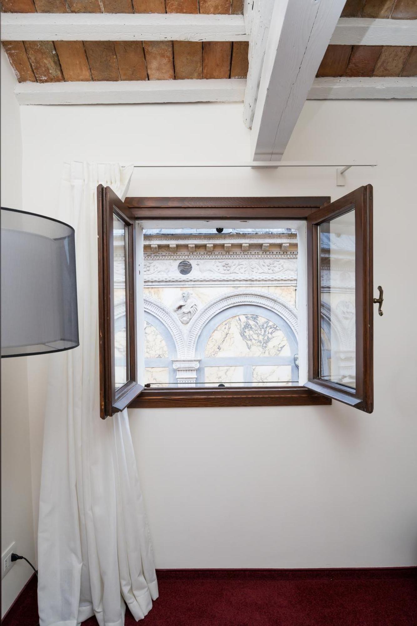 Palazzo Miracoli Apartments Венеція Екстер'єр фото